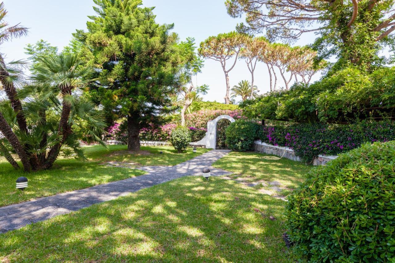 Villetta Con Giardino Esclusivo Di 1000 Mq, Piscina, Tennis, Calcio, Bocce Forio  Bagian luar foto