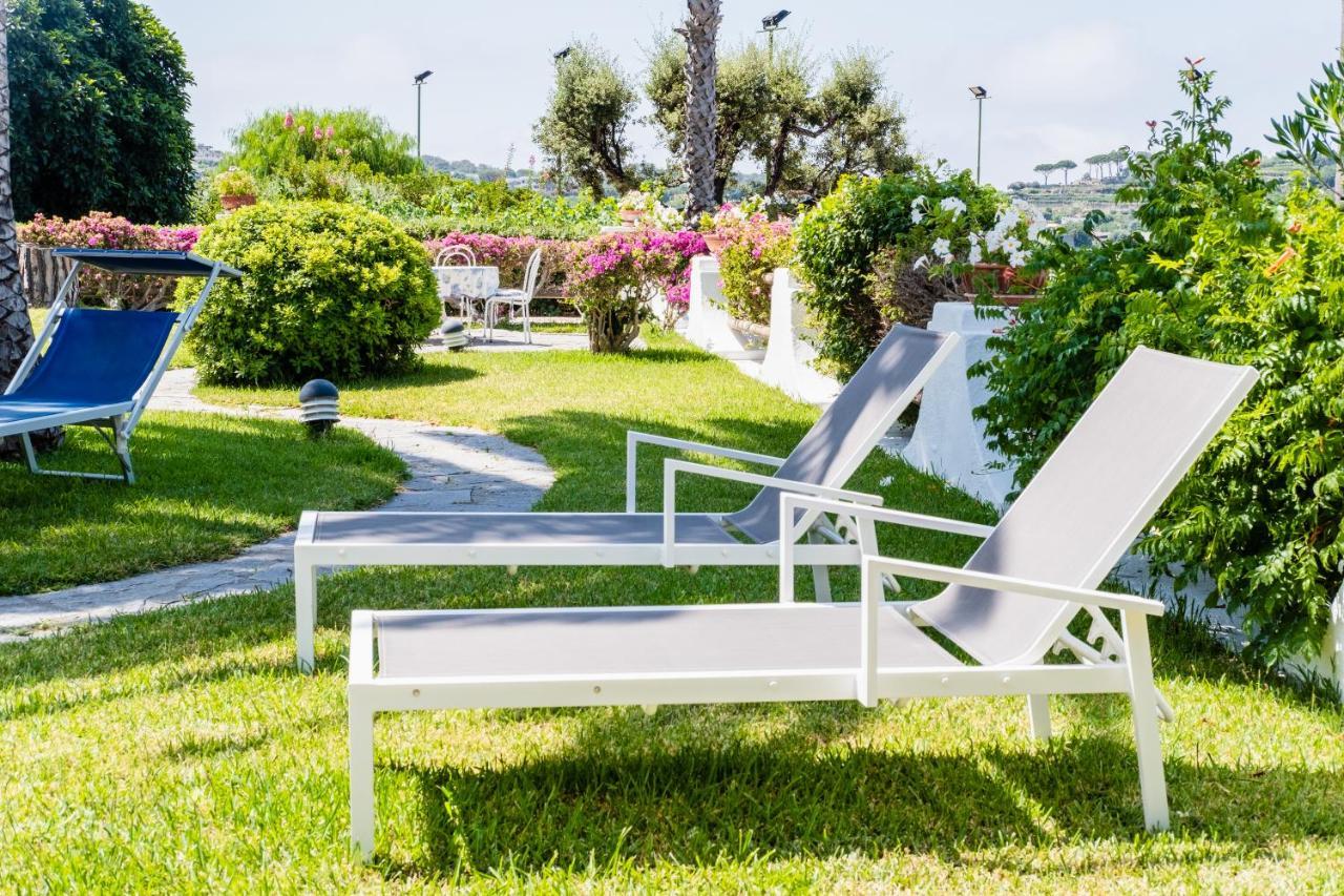 Villetta Con Giardino Esclusivo Di 1000 Mq, Piscina, Tennis, Calcio, Bocce Forio  Bagian luar foto