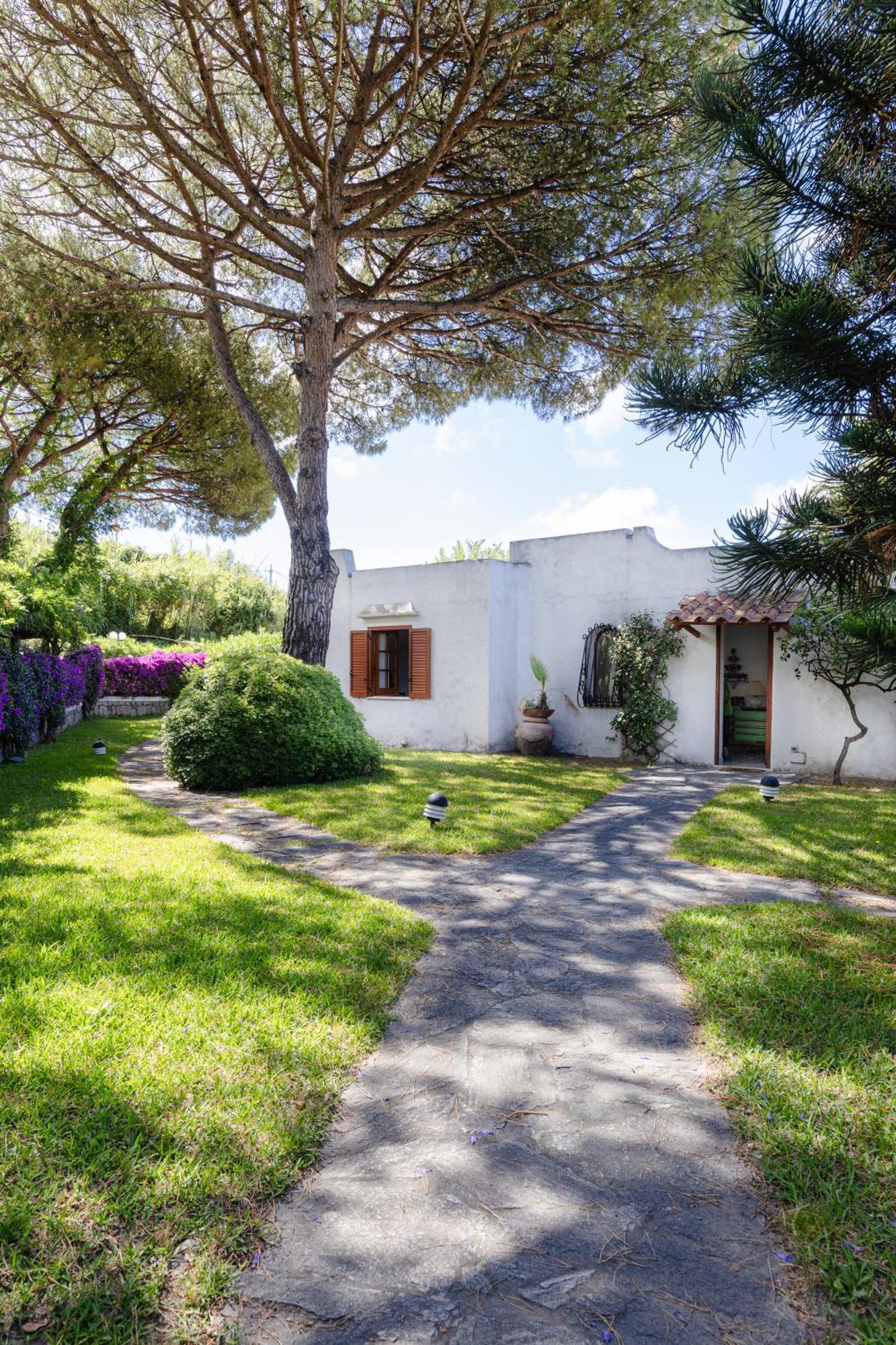 Villetta Con Giardino Esclusivo Di 1000 Mq, Piscina, Tennis, Calcio, Bocce Forio  Bagian luar foto
